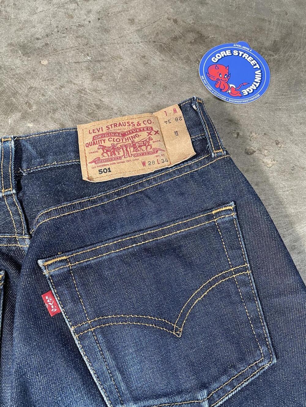 Vintage 90s Levis 501 Darkwash indigo Denim jeans 28x42